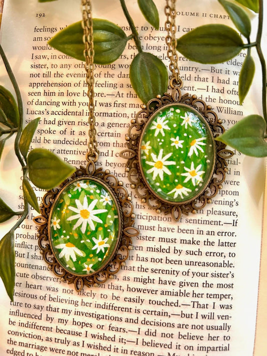 Hand-Painted Daisy Necklace – Vintage Style Botanical Pendant | Cottagecore Jewellery