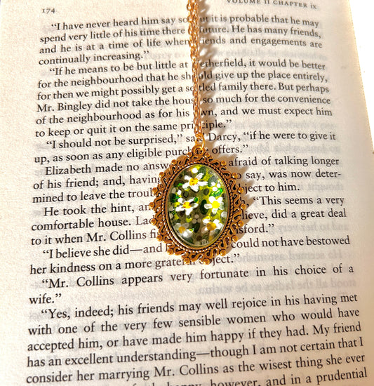 Hand Painted Daisy Pendant • White Flower Necklace • Cottagecore Jewellery • Wildflower Mini Art Pendant • Botanical Necklace • Nature Gift