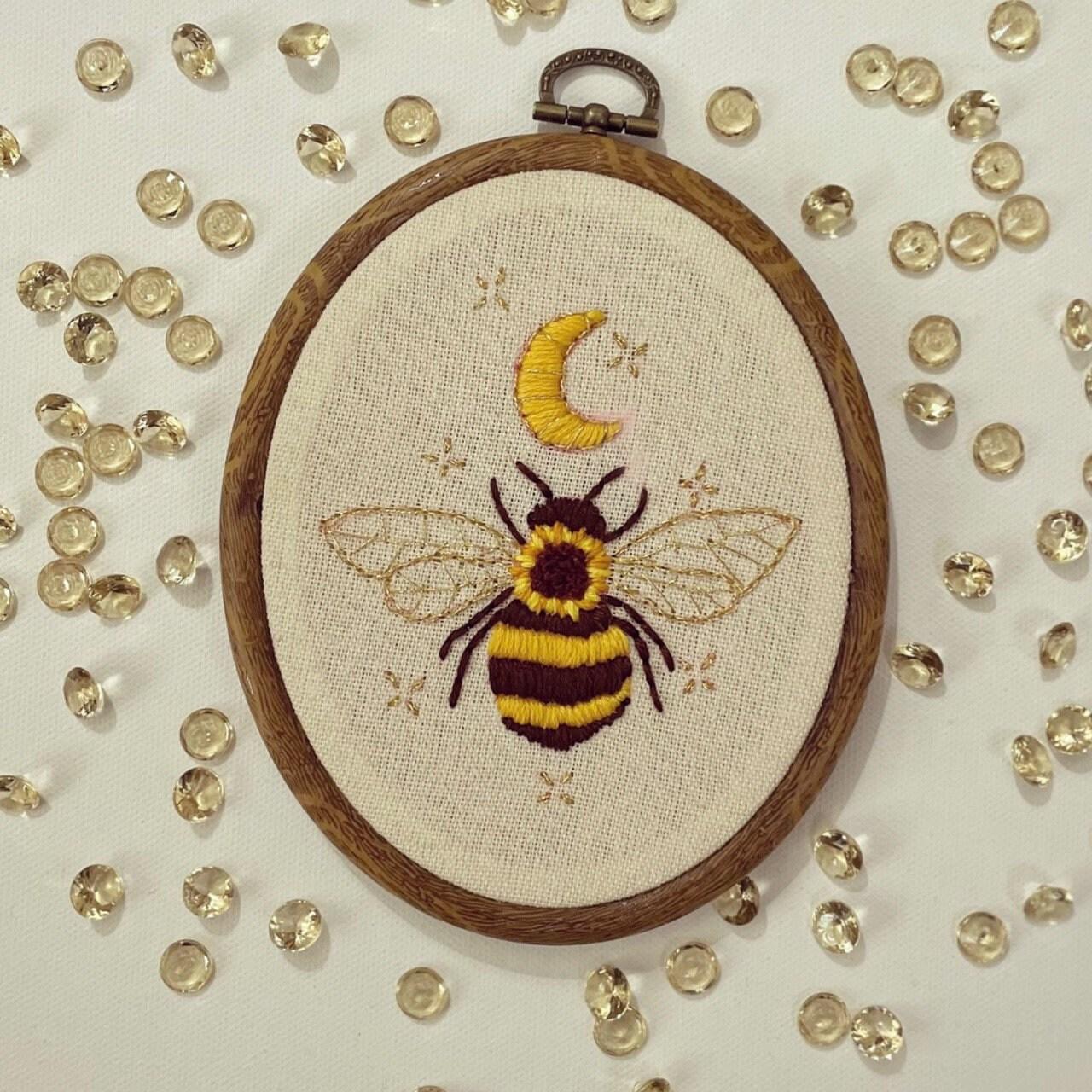 PDF Embroidery Pattern – Luna Bee with Crescent Moon | Celestial Nature Hoop Art