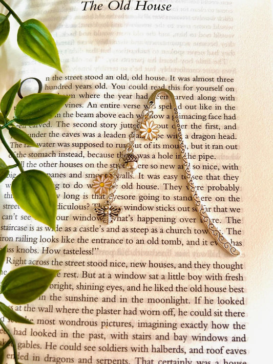 Daisy & Bee Charm Bookmark: Handmade Cottagecore Book Lover Gift