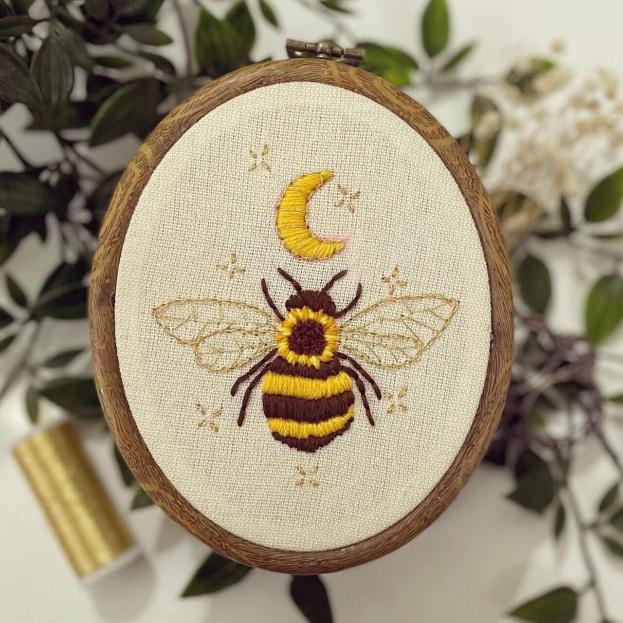 PDF Embroidery Pattern – Luna Bee with Crescent Moon | Celestial Nature Hoop Art
