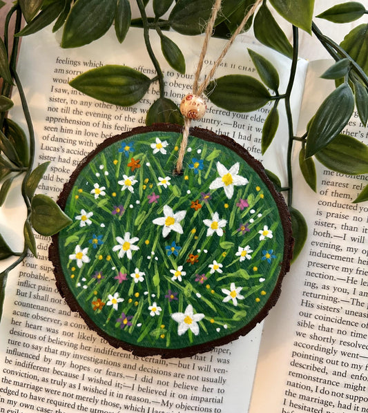 Daisy Wildflower Meadow – Hand-Painted Hanging Wood Slice | Cottagecore Spring Decor
