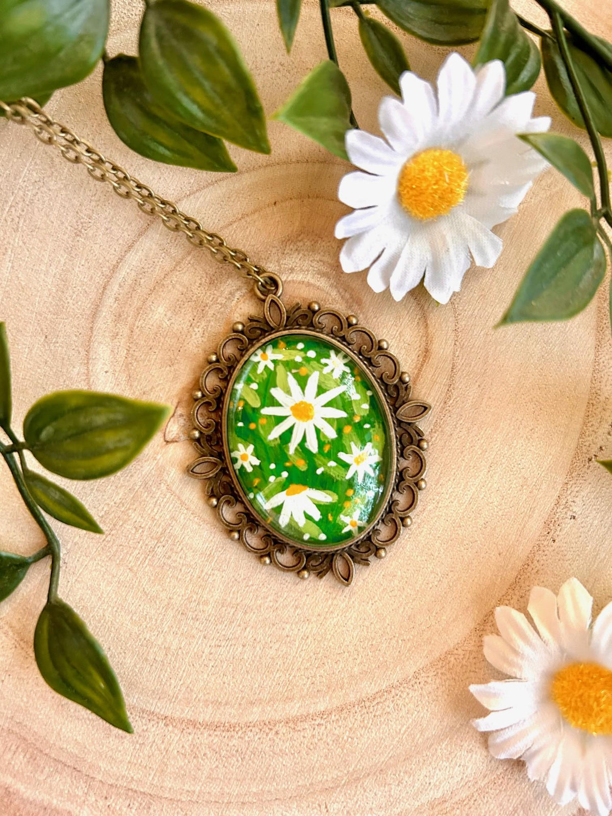 Hand-Painted Daisy Pendant Necklace | Vintage Style Floral Jewelry