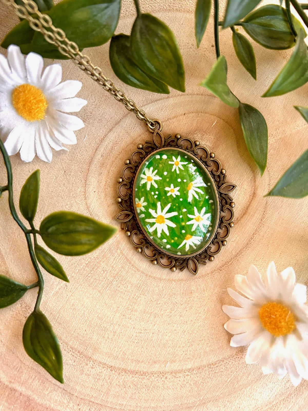 Hand-Painted Daisy Pendant Necklace | Vintage Style Floral Jewelry