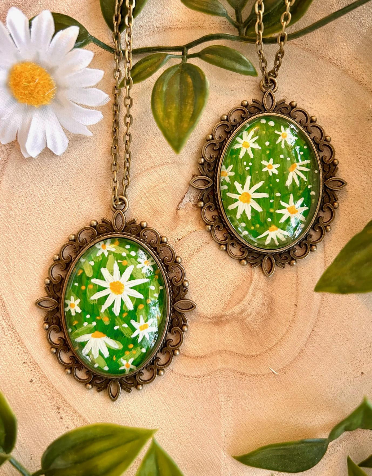 Hand-Painted Daisy Pendant Necklace | Vintage Style Floral Jewelry