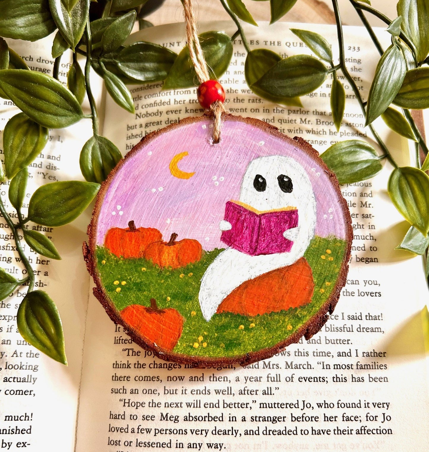 Hand Painted Wooden Ghost Ornament – Cosy Autumn Halloween Decor | Cute Ghost Reading with Pumpkins | Whimsical Spooky Fall Decoration