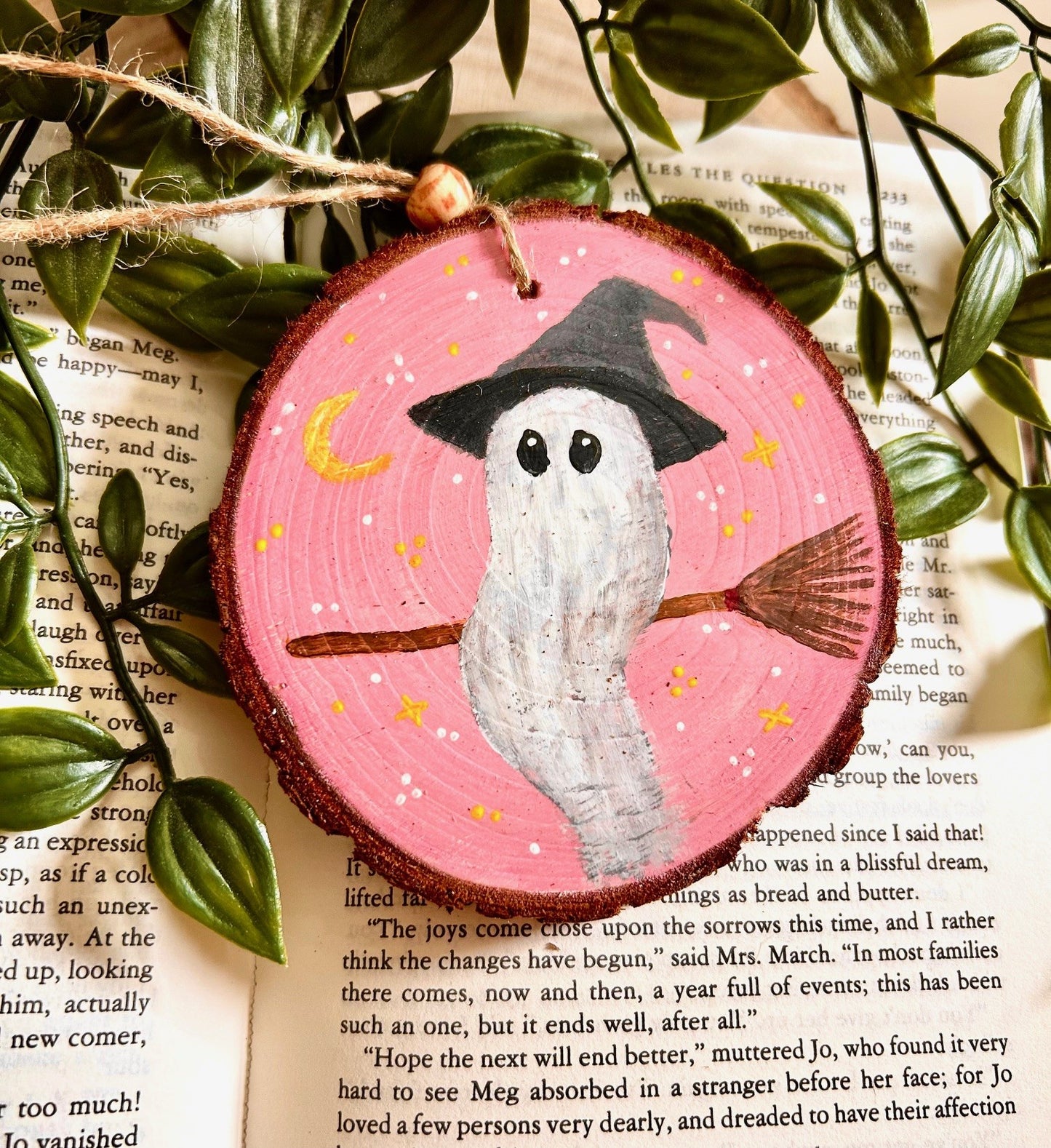 Hand Painted Wooden Ghost Ornament – Witchy Halloween Decor | Cute Ghost on Broom | Cosy Autumn Decoration | Whimsical Spooky Fall Art