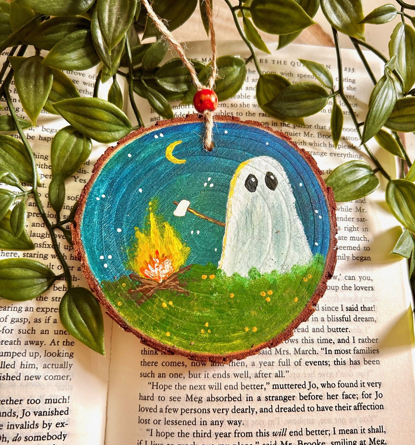 Hand Painted Wooden Ghost Ornament – Cosy Campfire Halloween Decor | Cute Ghost Roasting Marshmallow | Whimsical Autumn Wood Slice Art