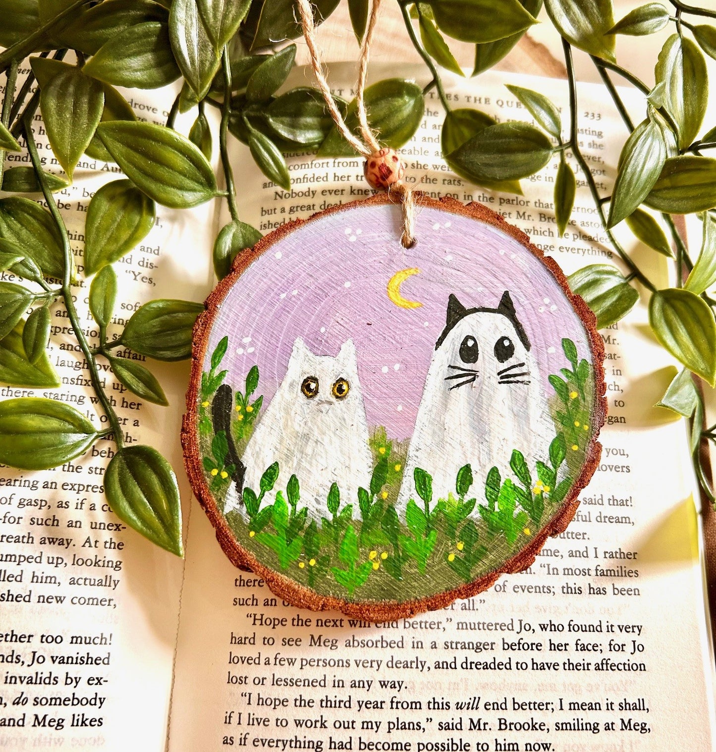 Hand Painted Wooden Ghost Cat Ornament – Cute Cat Halloween Decor | Whimsical Autumn Wood Slice Art | Cute Costumes Spooky Black Cat Art
