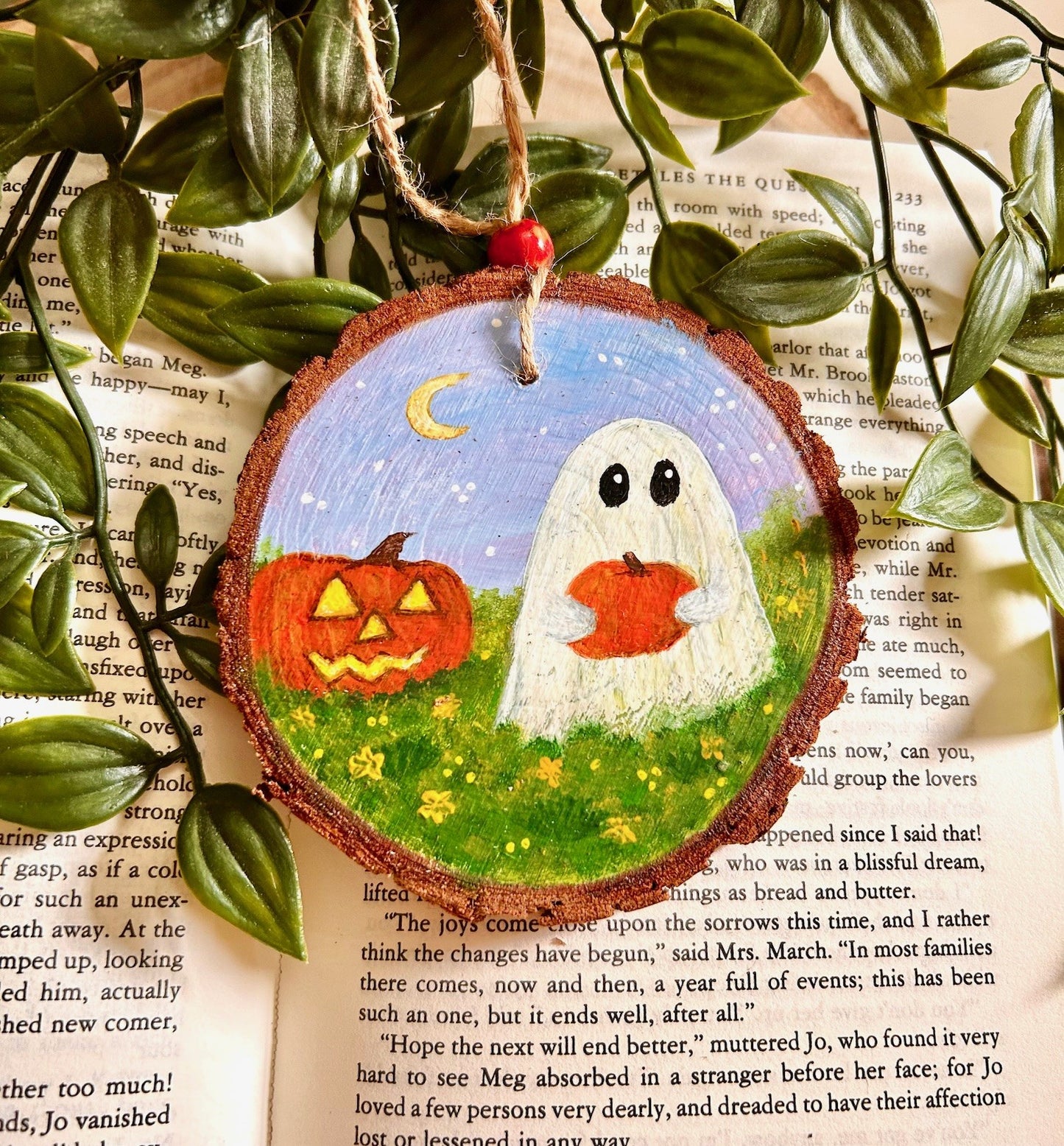 Hand Painted Wooden Ghost Ornament – Pumpkin Halloween Decor | Cosy Autumn Wood Slice Art | Cute Ghost with Jack-O’-Lantern | Fall Decor